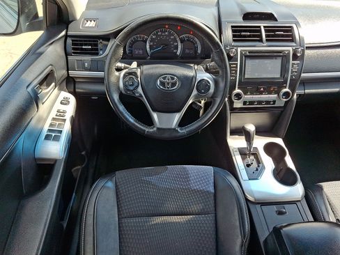 Used 2014 Toyota Camry SE image 11