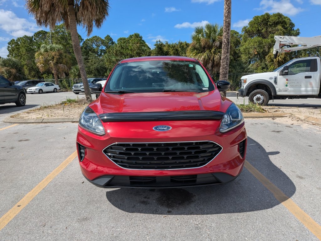 Certified 2022 Ford Escape SE w/ SE Sport Appearance Package FWD image 3