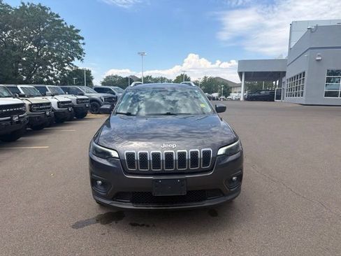Used 2019 Jeep Cherokee Latitude Plus w/ Comfort/Convenience Group AWD/4WD image 2