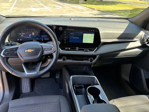 Used 2025 Chevrolet Equinox LT image 28