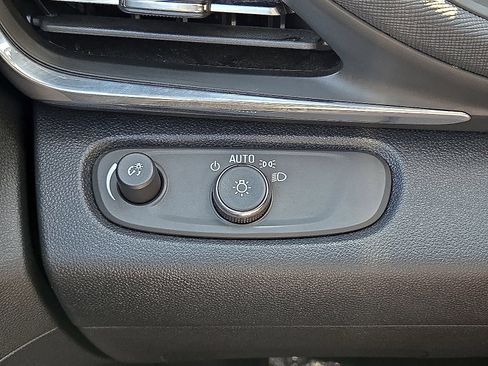 Used 2026 Buick Envista Preferred FWD image 24