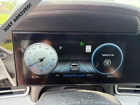 Used 2022 Hyundai Elantra Limited FWD image 9
