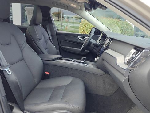 Used 2025 Volvo XC60 B5 Plus image 28