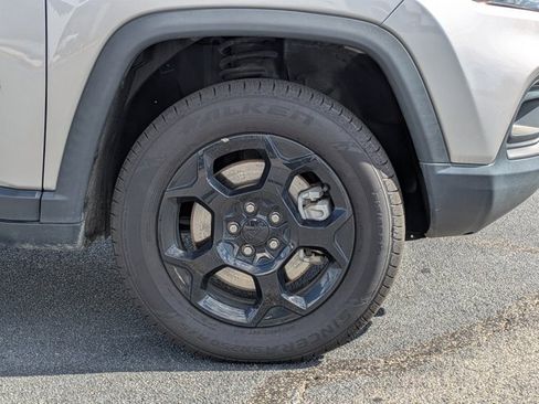 Used 2023 Jeep Compass Trailhawk image 11