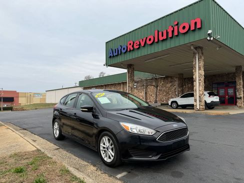 Used 2017 Ford Focus SE image 1