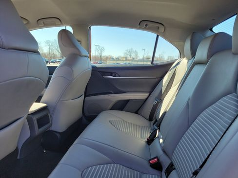 Used 2023 Toyota Camry SE image 11