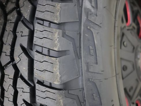 Used 2017 Toyota Tacoma SR image 12