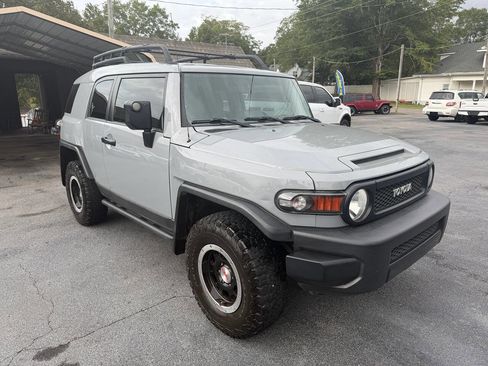 Used 2013 Toyota FJ Cruiser 4WD image 2