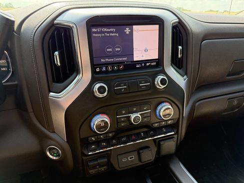 Used 2019 GMC Sierra 1500 SLT w/ SLT Premium Plus Package AWD/4WD image 18
