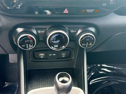 Certified 2024 Hyundai Venue SEL FWD image 15
