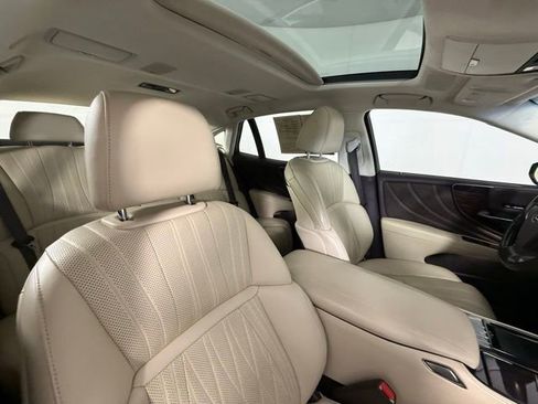 Used 2018 Lexus LS 500 w/ Interior Upgrade Package RWD image 29