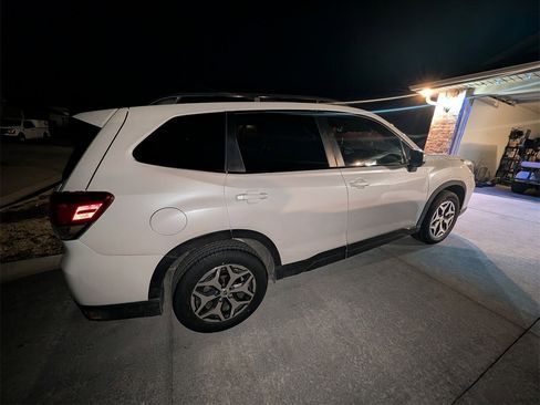 Used 2021 Subaru Forester Premium image 16