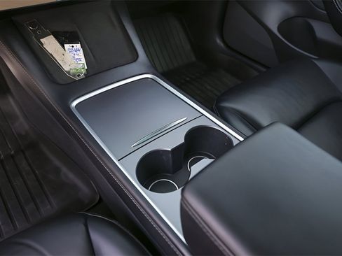 Used 2021 Tesla Model 3 Performance image 18