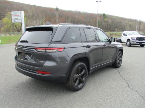 Certified 2023 Jeep Grand Cherokee Altitude AWD/4WD image 5