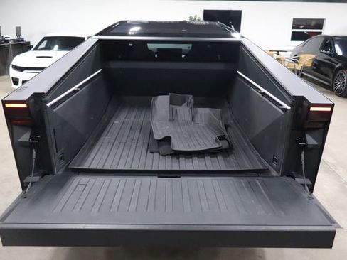 Used 2024 Tesla Cybertruck AWD Crew Cab image 18