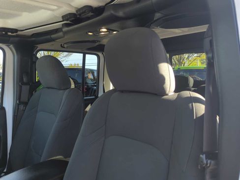 Used 2022 Jeep Gladiator Sport AWD/4WD image 15