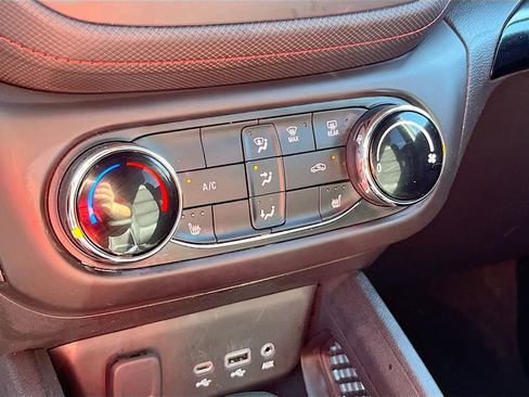 Used 2023 Chevrolet TrailBlazer RS FWD image 15