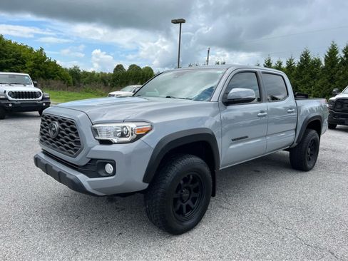 Used 2021 Toyota Tacoma TRD Off-Road AWD/4WD image 7