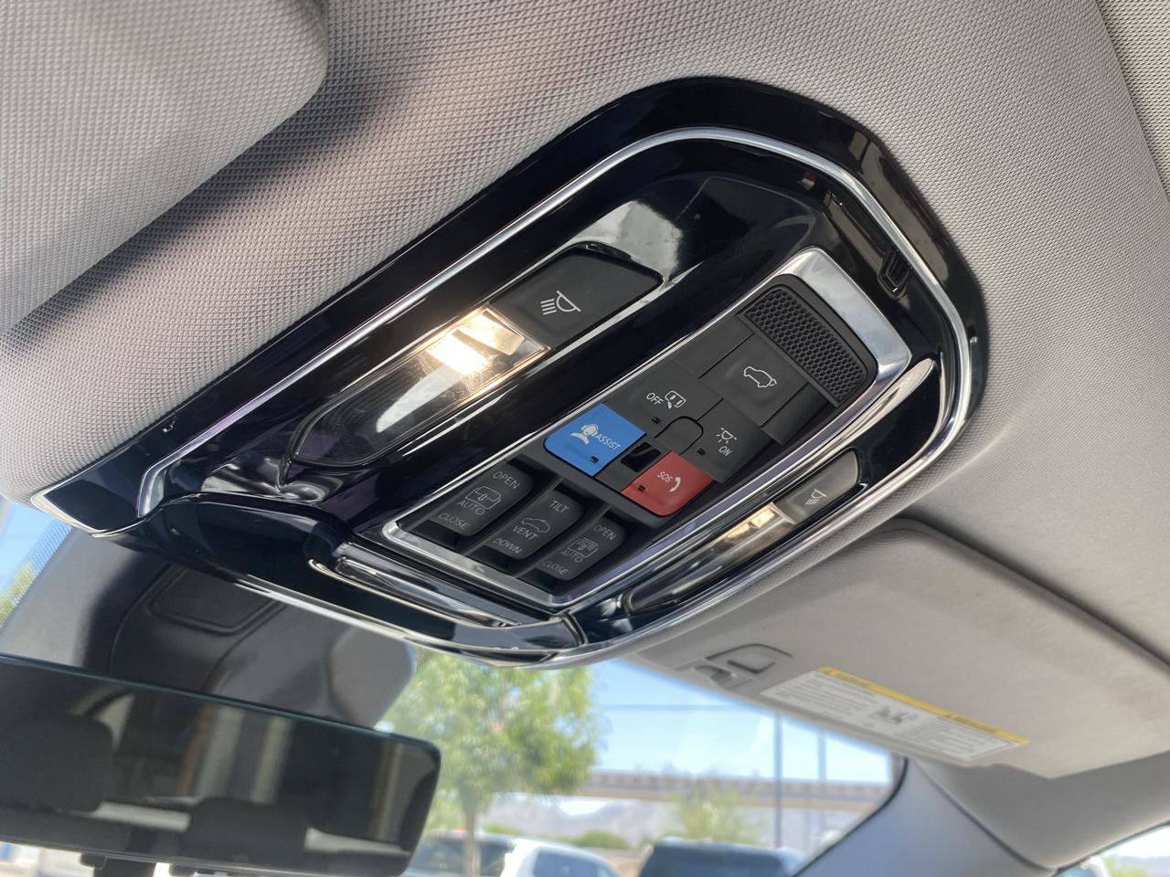 Used 2022 Jeep Grand Cherokee Overland w/ Advanced Protech Group III AWD/4WD image 36