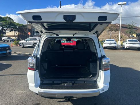 Used 2022 Toyota 4Runner TRD Off-Road Premium AWD/4WD image 11