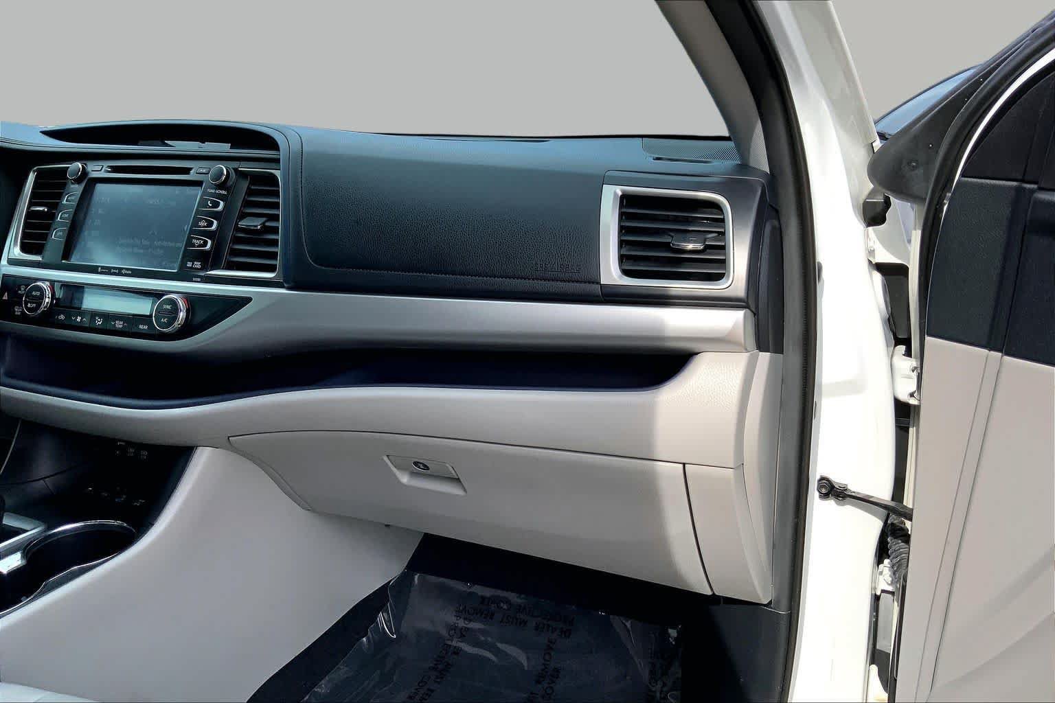 Used 2019 Toyota Highlander XLE AWD/4WD image 19