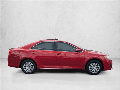 Used 2014 Toyota Camry LE FWD image 4