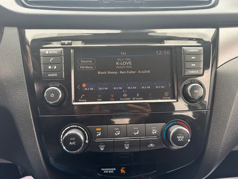 Used 2021 Nissan Rogue Sport S image 22