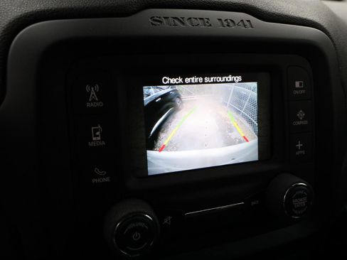 Used 2016 Jeep Renegade Latitude image 21