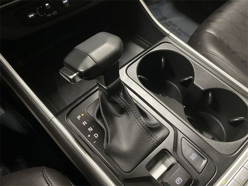 Used 2025 Kia Carnival image 30