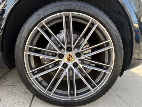 Used 2019 Porsche Cayenne image 18