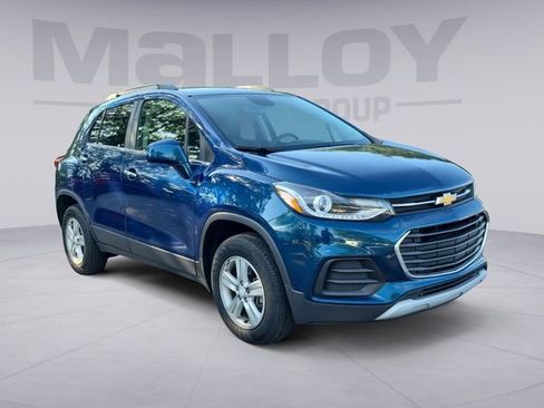 Used 2020 Chevrolet Trax LT w/ Sun & Sound Package AWD/4WD image 7
