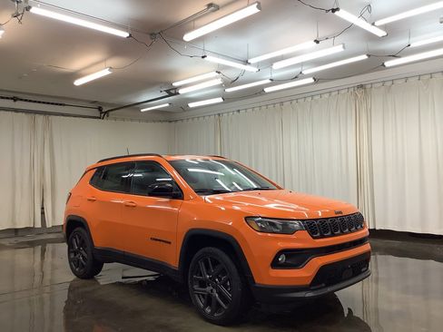 New 2026 Jeep Compass Latitude w/ Sun and Sound Group AWD/4WD image 4