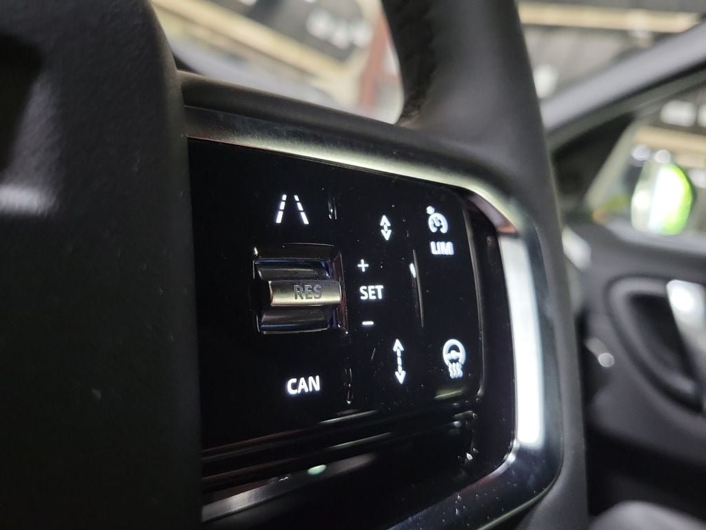 New 2025 Land Rover Discovery Sport Dynamic SE AWD/4WD image 16