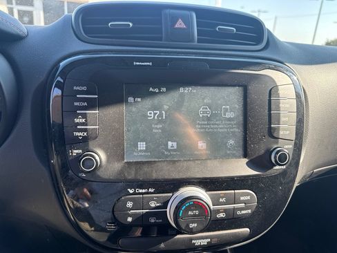 Used 2018 Kia Soul ! FWD image 13