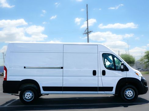 Used 2023 RAM ProMaster 2500 FWD image 4