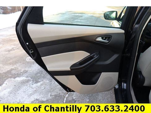 Used 2018 Ford Focus SE w/ SE Appearance Package image 25