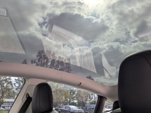 Used 2021 Tesla Model Y Long Range image 16