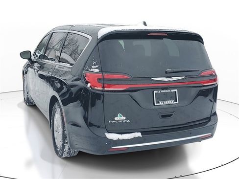 New 2026 Chrysler Pacifica Select image 3