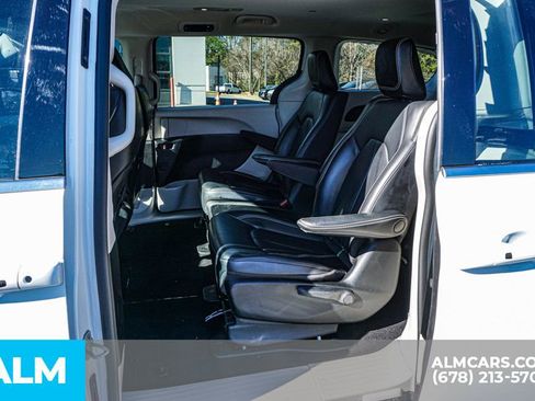 Used 2023 Chrysler Pacifica Touring-L image 21