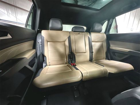 Used 2022 Volkswagen Atlas Cross Sport SEL R-Line image 23