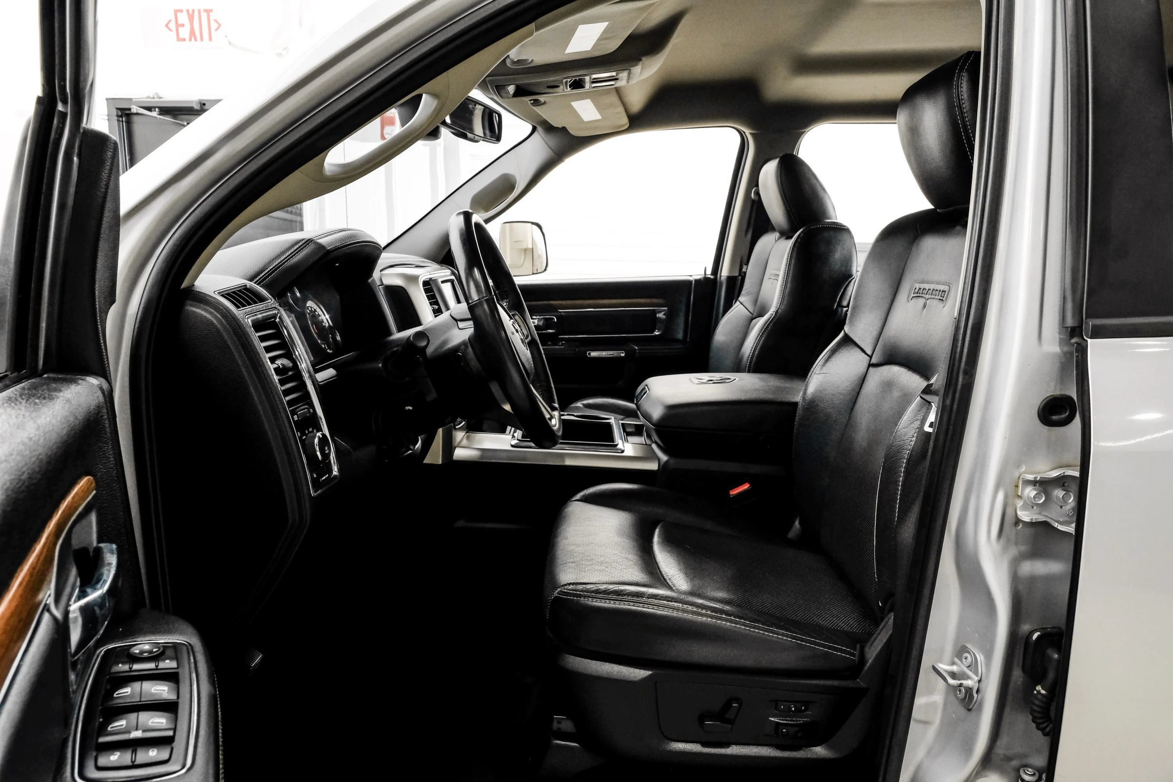 Used 2015 RAM 1500 Laramie w/ Convenience Group AWD/4WD image 19