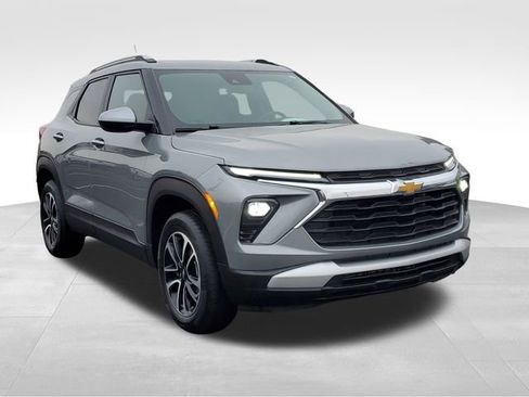 Used 2025 Chevrolet TrailBlazer LT w/ LT Cold Weather Package image 7
