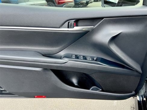Used 2020 Toyota Camry LE image 19