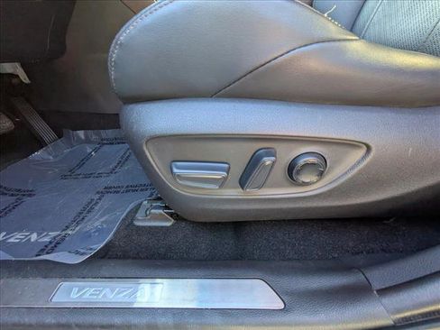 Used 2021 Toyota Venza Limited image 19
