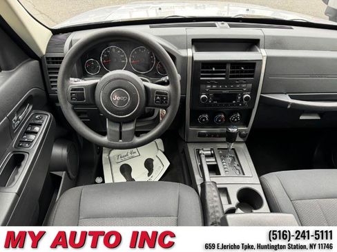 Used 2011 Jeep Liberty Sport image 12