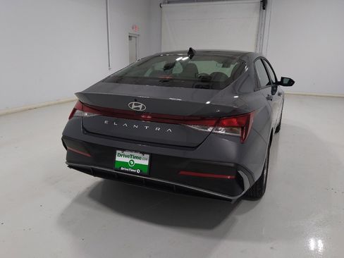 Used 2025 Hyundai Elantra SE FWD image 7