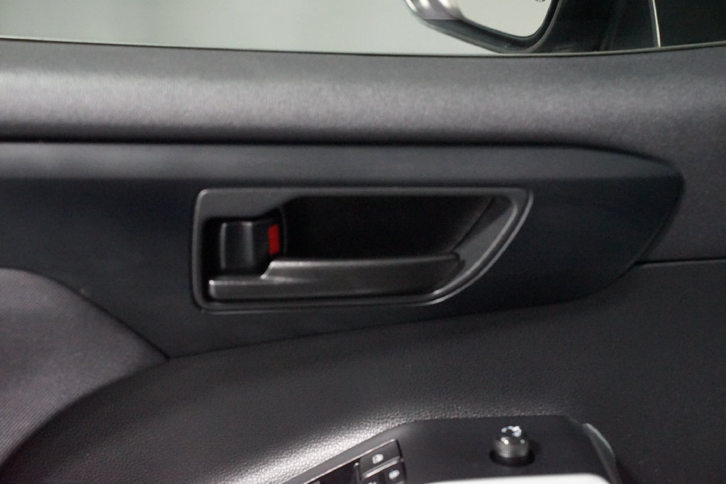 Used 2023 Toyota Highlander L FWD image 31