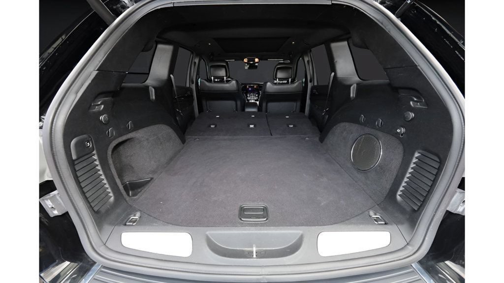 Used 2020 Jeep Grand Cherokee Overland AWD/4WD image 17