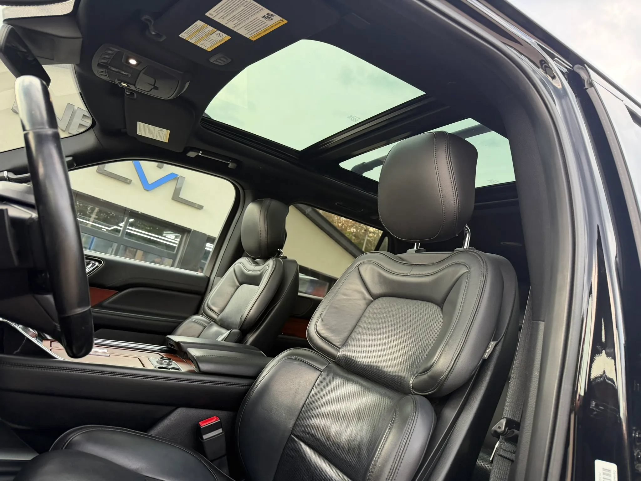 Used 2018 Lincoln Navigator Select w/ Technology Package AWD/4WD image 16