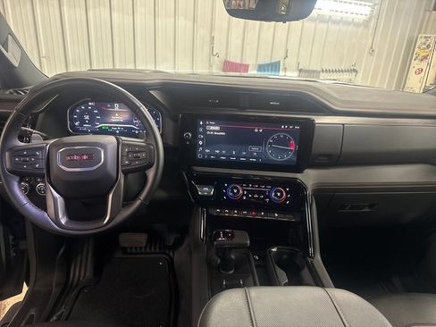 Used 2024 GMC Sierra 1500 AT4 w/ Technology Package AWD/4WD image 18